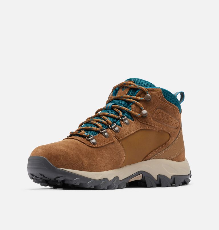 Columbia Newton Ridge™ Plus II Suede Waterproof Men's Hiking Boots Light Brown | CNS271HQ